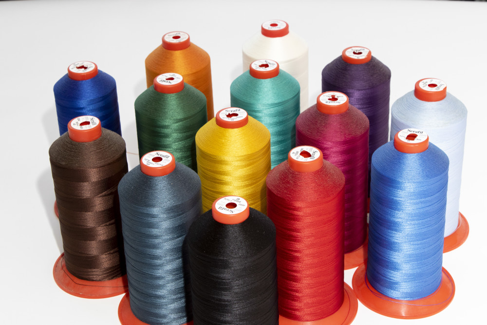 Different coulours of threads for banner sewing